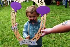 Une journée spéciale KIDS dans les Jardins du Département c'est très   #EPIQUESEPOQUES !